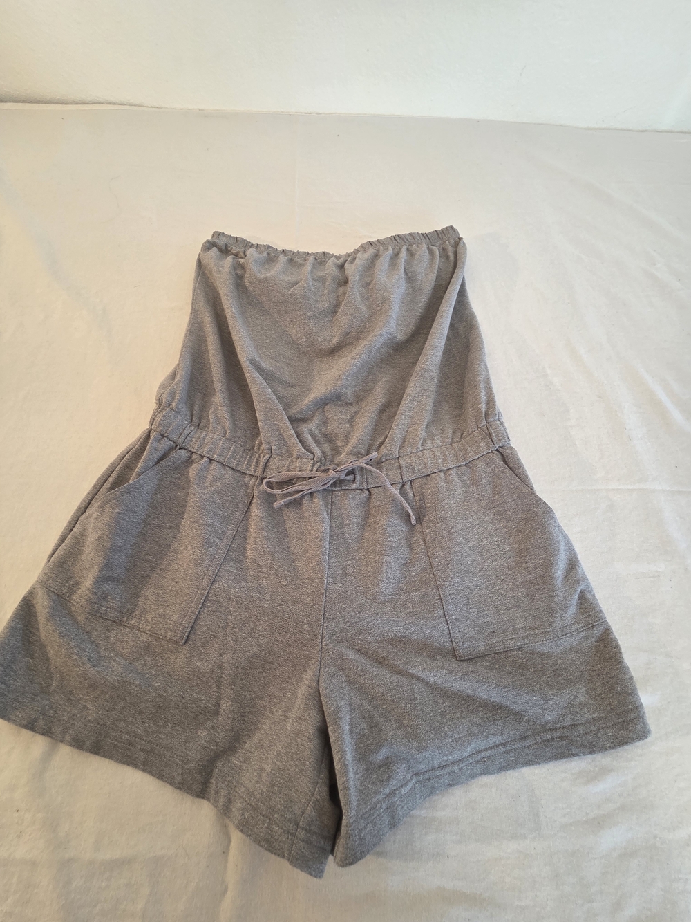 Sleeveless Romper With Drawstring Waist. 80's Style